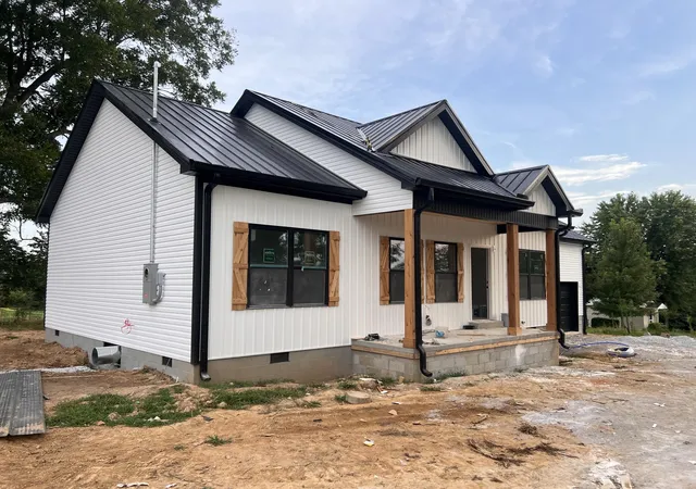 Photo 2 of Single family home for sale at 563 Heltsley Rd, Lewisburg, KY 42256 | MLS# 26021913 | Listing updated on 2026-08-14