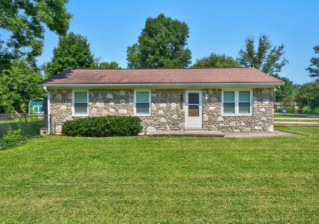 Photo 1 of Single family home for sale at 307 Peachtree Ln, Frankfort, KY 40601 | MLS# 26021750 | Listing updated on 2026-09-02