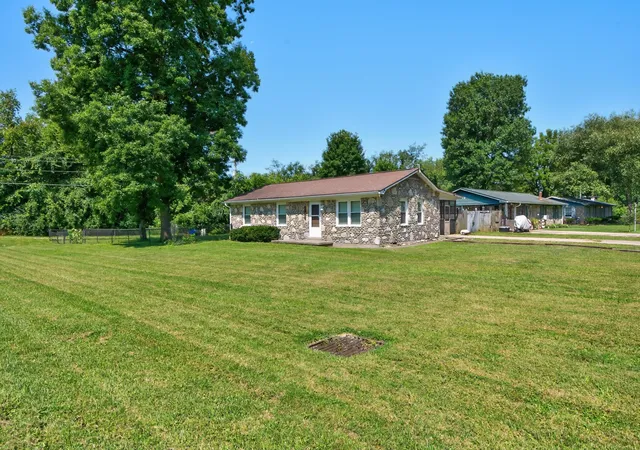 Photo 2 of Single family home for sale at 307 Peachtree Ln, Frankfort, KY 40601 | MLS# 26021750 | Listing updated on 2026-09-02