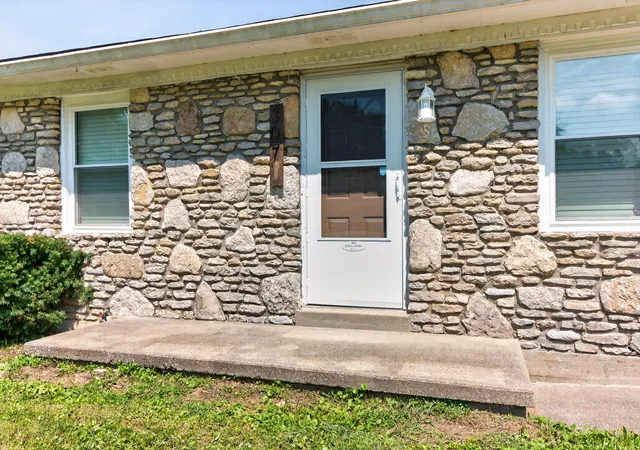 Photo 3 of Single family home for sale at 307 Peachtree Ln, Frankfort, KY 40601 | MLS# 26021750 | Listing updated on 2026-09-28