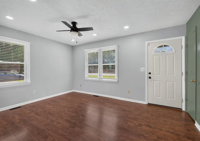 Photo 4 of Single family home for sale at 307 Peachtree Ln, Frankfort, KY 40601 | MLS# 26021750 | Listing updated on 2026-09-28