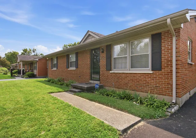Photo 2 of Single family home for sale at 1883 Feltner Ct, Lexington, KY 40511 | MLS# 26021706 | Listing updated on 2026-10-22