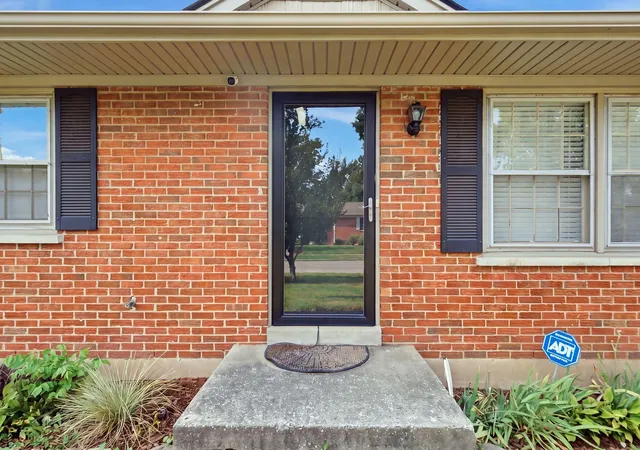 Photo 3 of Single family home for sale at 1883 Feltner Ct, Lexington, KY 40511 | MLS# 26021706 | Listing updated on 2026-10-22