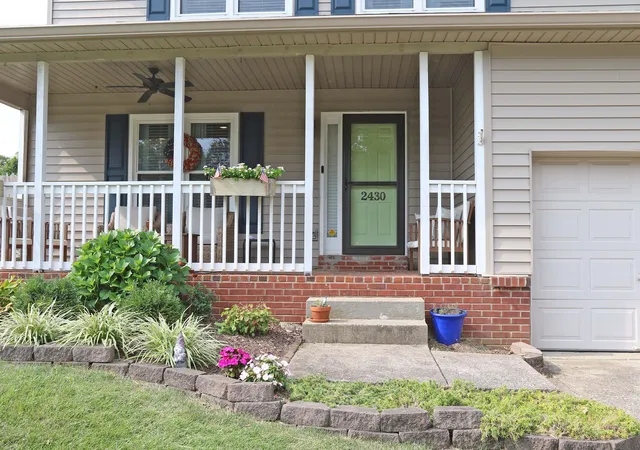 Photo 3 of Single family home for sale at 2430 Harrods Pointe Tr, Lexington, KY 40514 | MLS# 26021769 | Listing updated on 2026-09-17