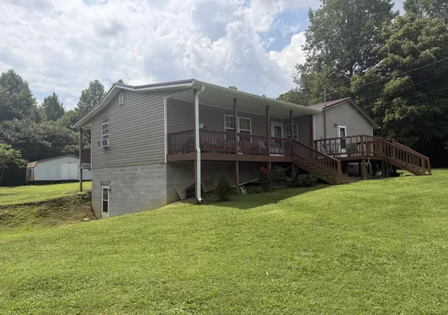 Photo 2 of Sale Pending at 227 Buck Crk Rd, Williamsburg, KY 40769 | MLS# 26021716 | Listing updated on 2026-09-11
