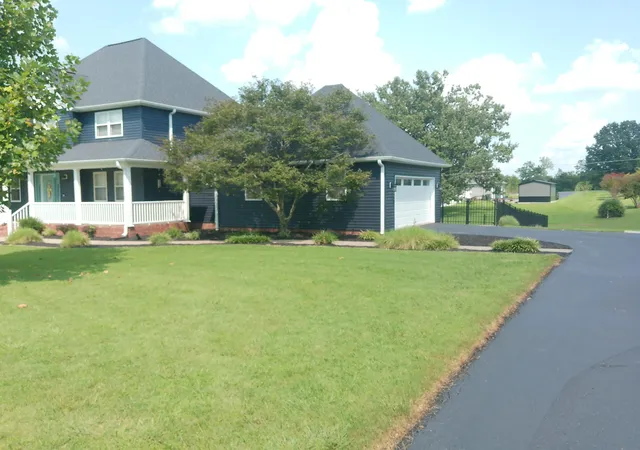 Photo 2 of Single family home for sale at 170 Carriage Ln, Benton, KY 42025 | MLS# 26021724 | Listing updated on 2026-08-17