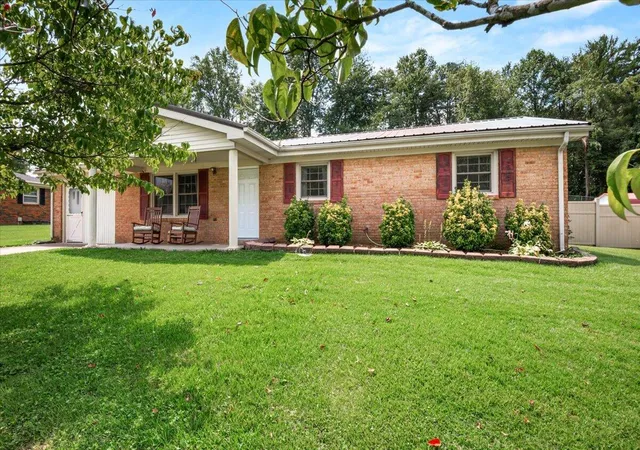 Photo 2 of Single family home for sale at 732 Oaklawn Cir, Corbin, KY 40701 | MLS# 26021883 | Listing updated on 2026-08-13