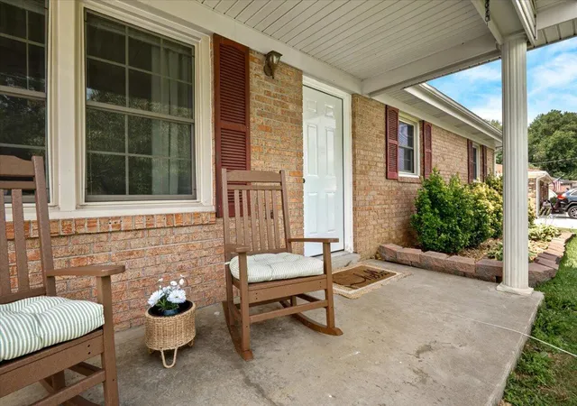 Photo 3 of Single family home for sale at 732 Oaklawn Cir, Corbin, KY 40701 | MLS# 26021883 | Listing updated on 2026-09-17