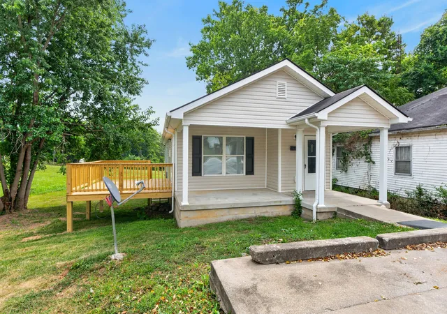 Photo 3 of Sale Pending at 117 Estill St, Mount Sterling, KY 40353 | MLS# 26021890 | Listing updated on 2026-08-23
