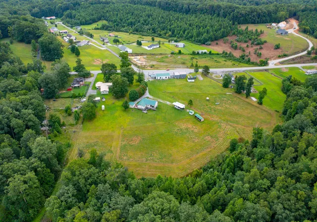 Photo 3 of Single family home for sale at 5840 Cumberland Fls Hwy, Corbin, KY 40701 | MLS# 26021818 | Listing updated on 2026-09-03