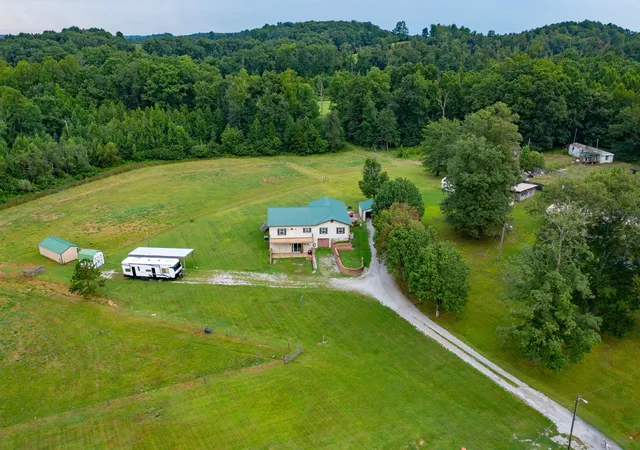 Photo 3 of Single family home for sale at 5840 Cumberland Fls Hwy, Corbin, KY 40701 | MLS# 26021818 | Listing updated on 2026-09-03
