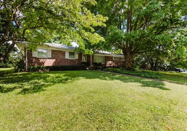 Photo 2 of Sale Pending at 3025 Breckenwood Dr, Lexington, KY 40502 | MLS# 26022002 | Listing updated on 2026-09-14