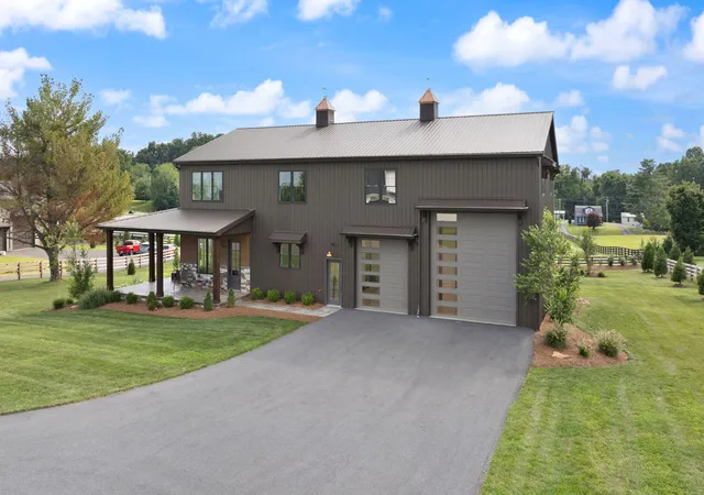 Photo 4 of Single family home for sale at 33 Trey Dr, Jamestown, KY 42629 | MLS# 26022262 | Listing updated on 2026-10-02