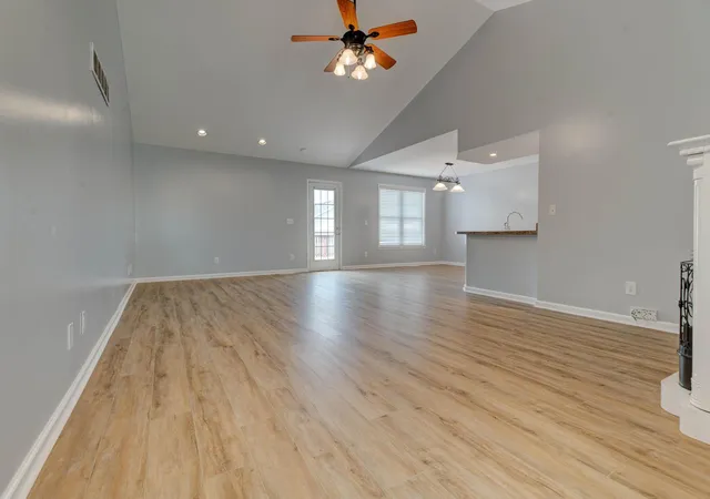 Photo 3 of Single family home for sale at 404 Sundown Ct, Mount Sterling, KY 40353 | MLS# 26021869 | Listing updated on 2026-09-03