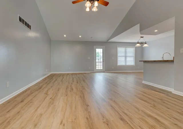 Photo 3 of Single family home for sale at 404 Sundown Ct, Mount Sterling, KY 40353 | MLS# 26021869 | Listing updated on 2026-09-03