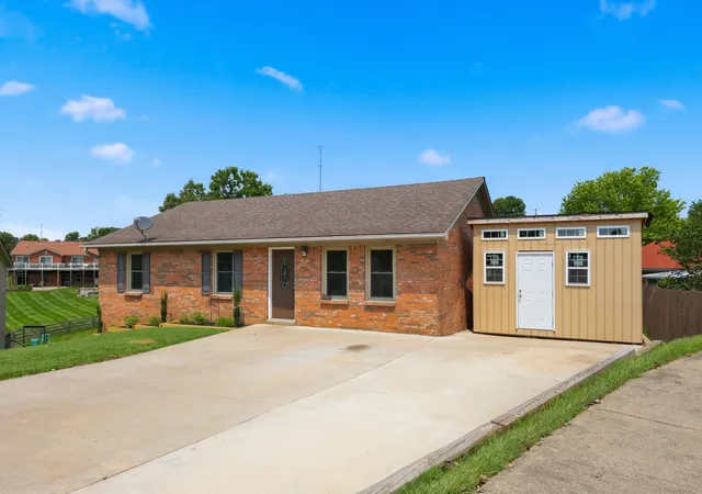 Photo 1 of Sale Pending at 2218 Woodford Dr, Richmond, KY 40475 | MLS# 26021905 | Listing updated on 2026-09-22