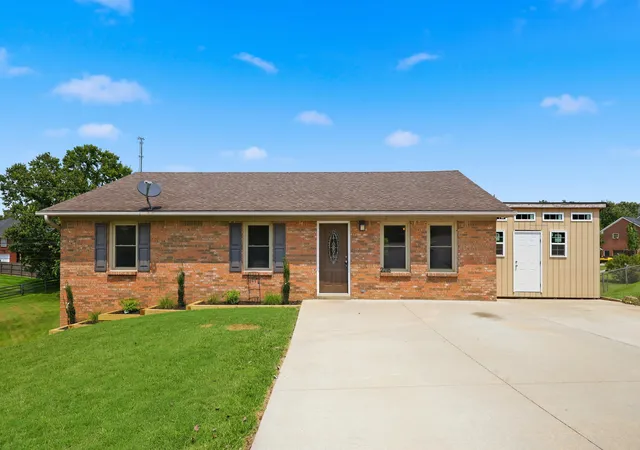 Photo 2 of Sale Pending at 2218 Woodford Dr, Richmond, KY 40475 | MLS# 26021905 | Listing updated on 2026-09-22