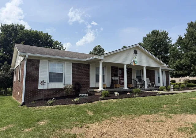 Photo 1 of Single family home for sale at 213 Maplewood Dr, Lancaster, KY 40444 | MLS# 26021878 | Listing updated on 2026-09-16