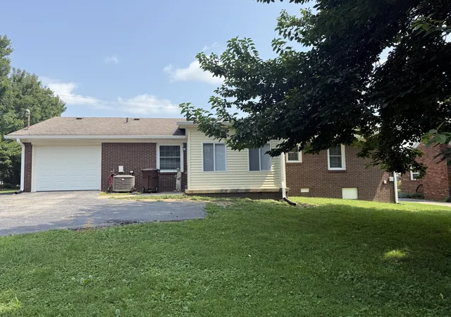 Photo 2 of Single family home for sale at 213 Maplewood Dr, Lancaster, KY 40444 | MLS# 26021878 | Listing updated on 2026-09-16