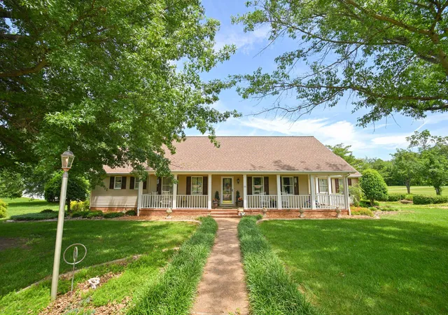 Photo 1 of Single family home for sale at 101 Willowcreek Rd, Paducah, KY 42003 | MLS# 26022131 | Listing updated on 2026-08-14