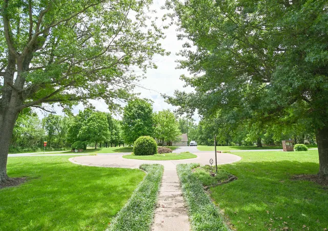 Photo 2 of Single family home for sale at 101 Willowcreek Rd, Paducah, KY 42003 | MLS# 26022131 | Listing updated on 2026-08-14