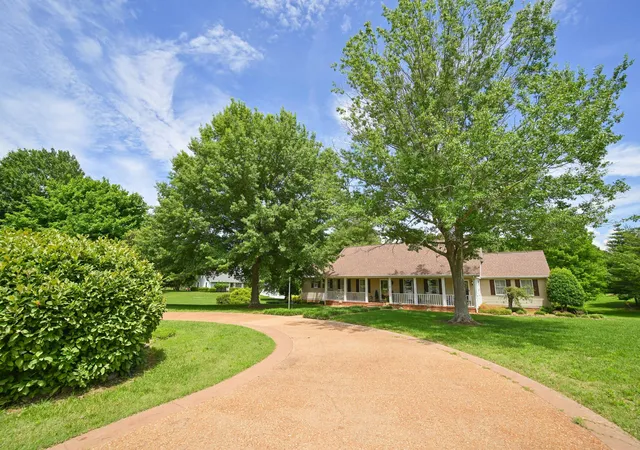 Photo 3 of Single family home for sale at 101 Willowcreek Rd, Paducah, KY 42003 | MLS# 26022131 | Listing updated on 2026-08-14