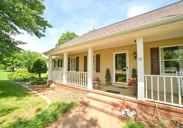 Photo 4 of Sale Pending at 101 Willowcreek Rd, Paducah, KY 42003 | MLS# 26022131 | Listing updated on 2026-10-03