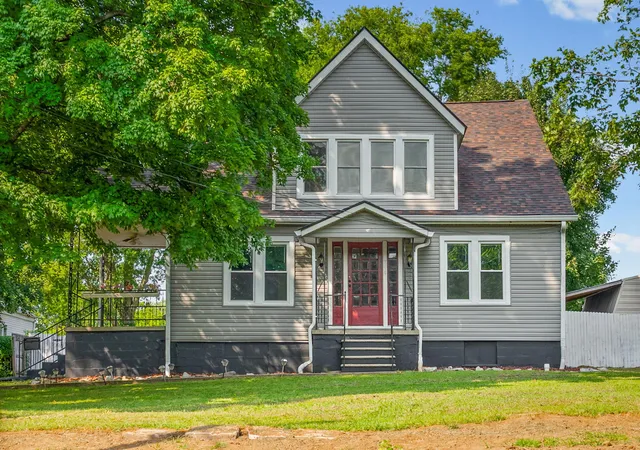 Photo 2 of Single family home for sale at 714 E 7th Street, Hopkinsville, KY 42240 | MLS# 26021860 | Listing updated on 2026-09-21