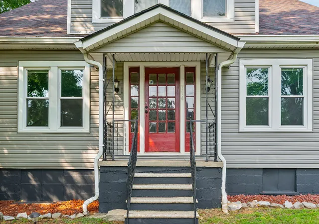 Photo 3 of Single family home for sale at 714 E 7th Street, Hopkinsville, KY 42240 | MLS# 26021860 | Listing updated on 2026-09-21
