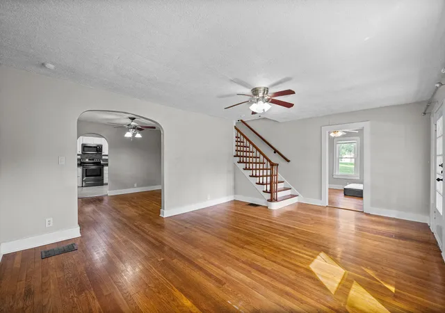 Photo 4 of Single family home for sale at 714 E 7th Street, Hopkinsville, KY 42240 | MLS# 26021860 | Listing updated on 2026-09-21