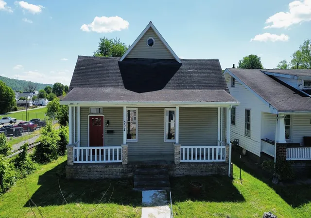 Single family home for sale at 302 Commerce St, Maysville, KY 41056 | MLS# 26021820