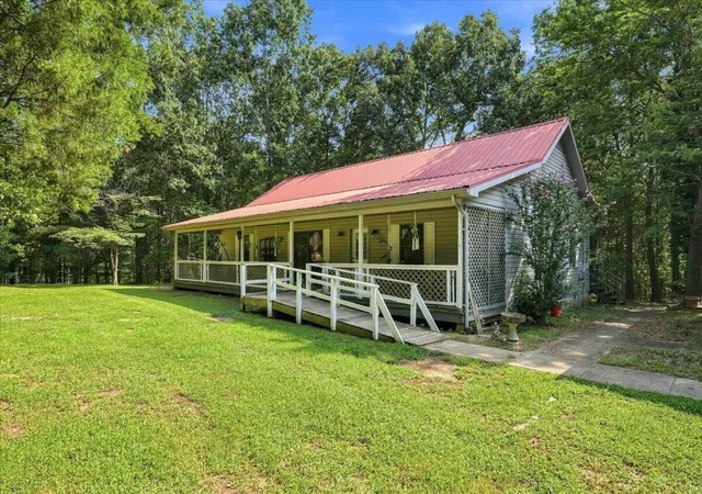 Photo 2 of Single family home for sale at 3472 Barge Is Rd, Benton, KY 42025 | MLS# 26022703 | Listing updated on 2026-09-07