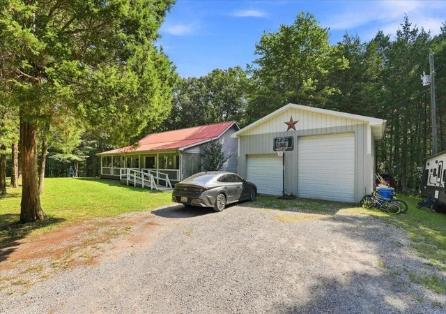 Photo 3 of Single family home for sale at 3472 Barge Is Rd, Benton, KY 42025 | MLS# 26022703 | Listing updated on 2026-09-07