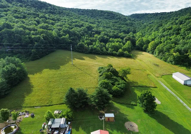 Photo 3 of Single family home for sale at 3149 Salt Lick Rd, Vanceburg, KY 41179 | MLS# 26021822 | Listing updated on 2026-09-21