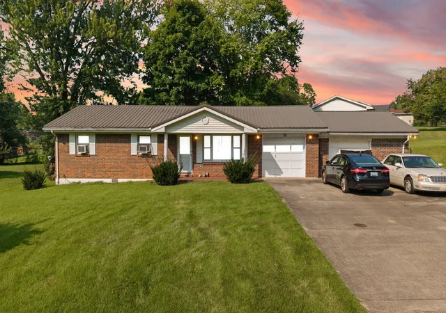 Photo 1 of Sale Pending at 11 Circle Dr, Somerset, KY 42501 | MLS# 26021846 | Listing updated on 2026-08-22