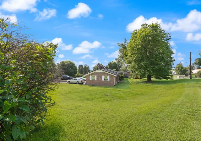 Photo 3 of Sale Pending at 11 Circle Dr, Somerset, KY 42501 | MLS# 26021846 | Listing updated on 2026-08-22