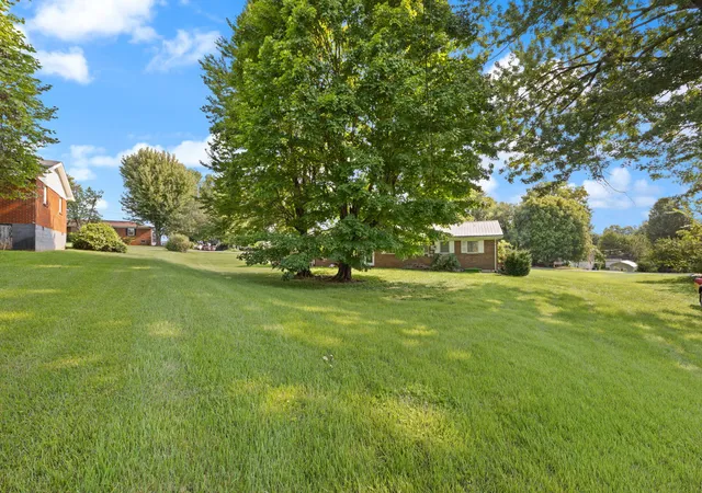 Photo 4 of Sale Pending at 11 Circle Dr, Somerset, KY 42501 | MLS# 26021846 | Listing updated on 2026-08-22