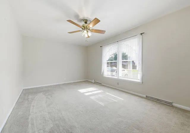 Photo 3 of Sale Pending at 808 Broad St, Murray, KY 42071 | MLS# 26022165 | Listing updated on 2026-08-24