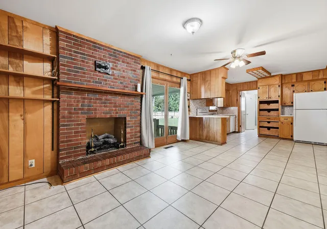 Photo 4 of Sale Pending at 808 Broad St, Murray, KY 42071 | MLS# 26022165 | Listing updated on 2026-08-24