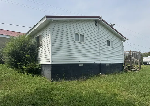 Photo 3 of Sale Pending at 3025 W Kentucky 204 Hwy, Williamsburg, KY 40769 | MLS# 26021861 | Listing updated on 2026-08-21