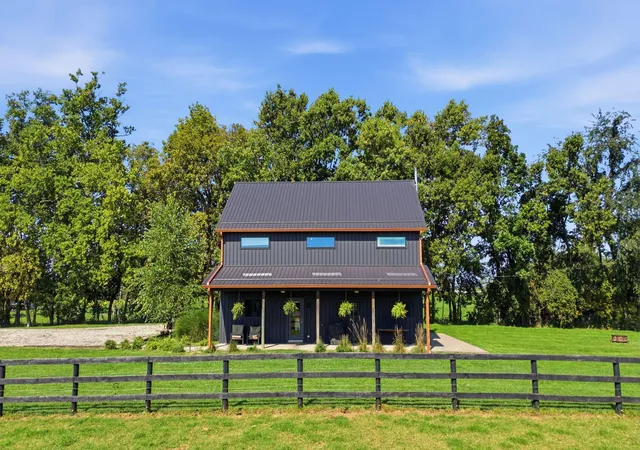 Photo 2 of Sale Pending at 704 Lake Rd, Paris, KY 40361 | MLS# 26023252 | Listing updated on 2026-09-09