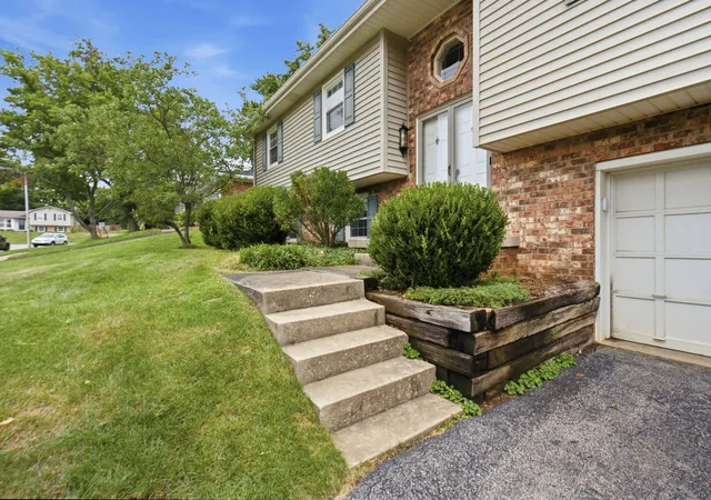 Photo 2 of Single family home for sale at 481 Severn Way, Lexington, KY 40503 | MLS# 26021990 | Listing updated on 2026-08-14