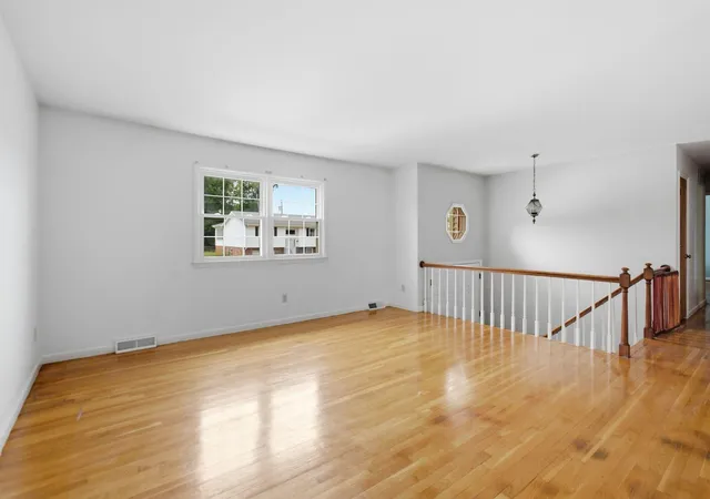 Photo 4 of Single family home for sale at 481 Severn Way, Lexington, KY 40503 | MLS# 26021990 | Listing updated on 2026-08-14