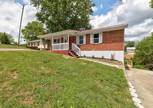 Photo 2 of Single family home for sale at 117 Azalea Ct, Mount Sterling, KY 40353 | MLS# 26021886 | Listing updated on 2026-09-28