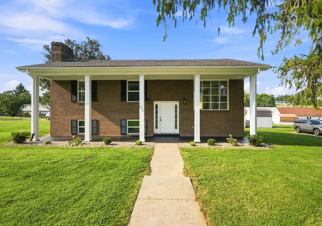 Photo 1 of Single family home for sale at 1000 Regency Rd, Danville, KY 40422 | MLS# 26021908 | Listing updated on 2026-09-14