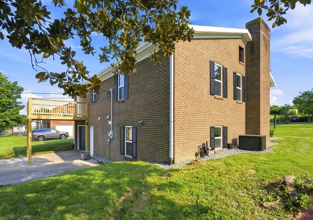 Photo 4 of Single family home for sale at 1000 Regency Rd, Danville, KY 40422 | MLS# 26021908 | Listing updated on 2026-10-05