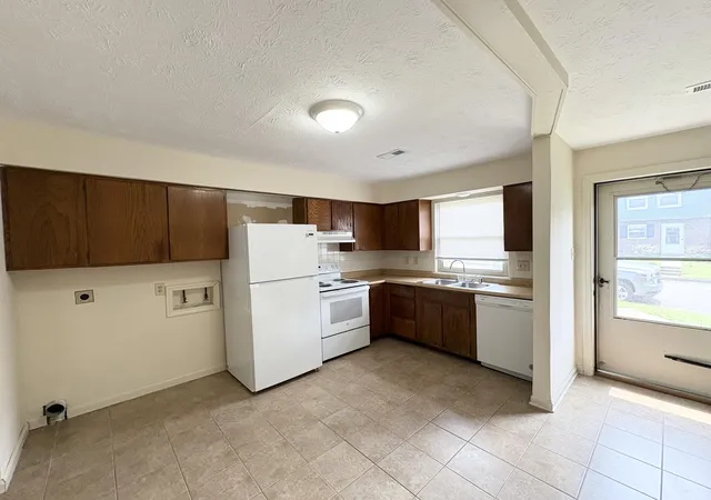 Photo 2 of Townhouse for sale at 48 Judy Ann Ct, Winchester, KY 40391 | MLS# 26022172 | Listing updated on 2026-08-17