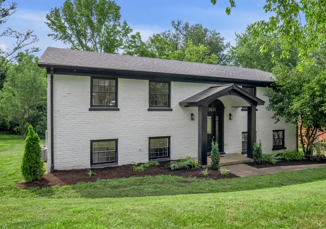 Photo 2 of Sale Pending at 1521 Pine Meadow Rd, Lexington, KY 40504 | MLS# 26021904 | Listing updated on 2026-09-10