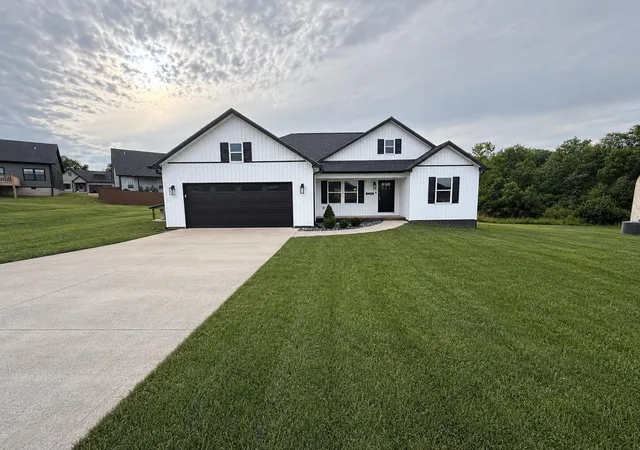 Photo 2 of Single family home for sale at 125 Sawgrass Ln, Harrodsburg, KY 40330 | MLS# 26021917 | Listing updated on 2026-09-10