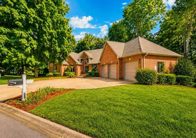Photo 2 of Single family home for sale at 241 Sequoyah Trl, Cadiz, KY 42211 | MLS# 26022090 | Listing updated on 2026-08-14